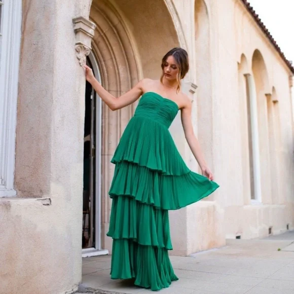 FAME and PARTNERS - Picture 1 of 7